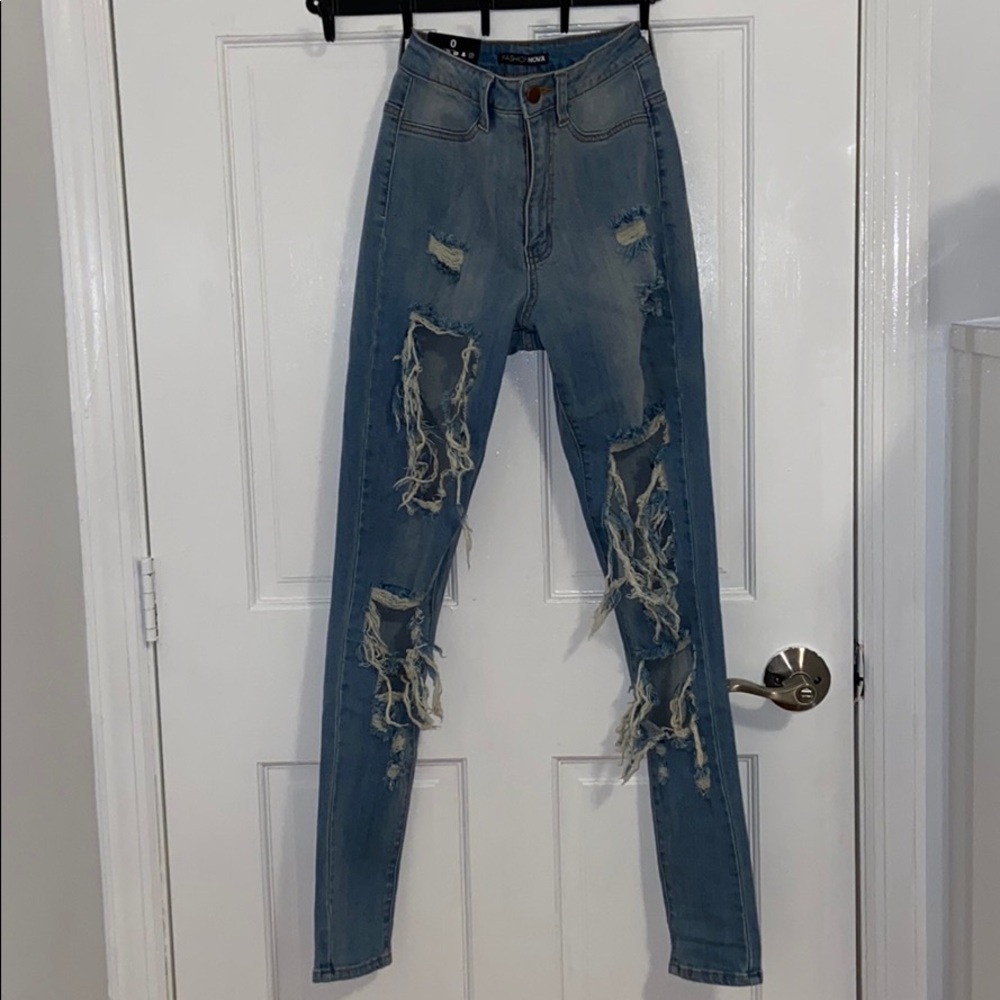 Vintage Ripped Jeans - Picture 2 of 3